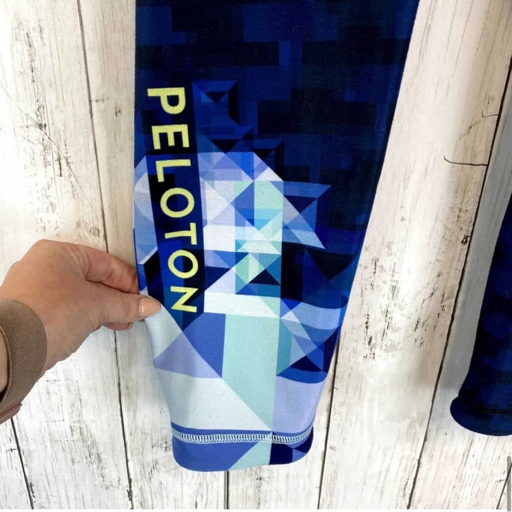PELOTON X W.I.TH. Bowie High Waist Reversible Capris Pyramid Workout Leggings LG